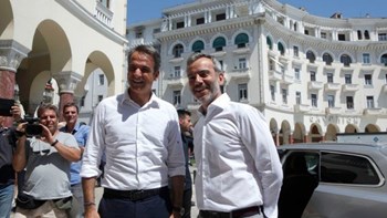 Συνάντηση Μητσοτάκη – Ζέρβα – Το δώρο που έκανε ο Δήμαρχος Θεσσαλονίκης στον Πρωθυπουργό – ΦΩΤΟ