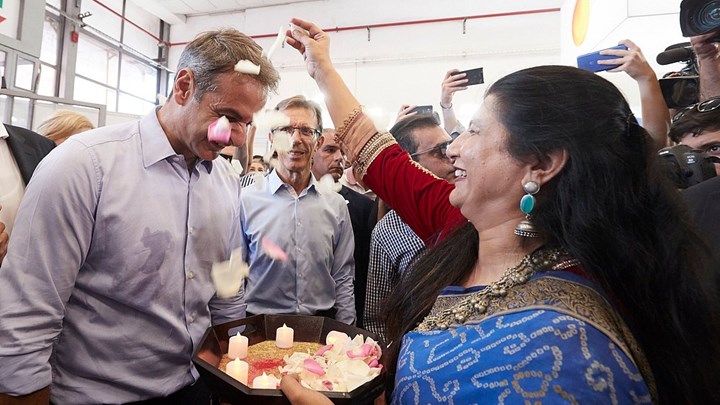 Τρεις ώρες διήρκησε η περιοδεία του Πρωθυπουργού στα περίπτερα της 84ης ΔΕΘ – ΦΩΤΟ