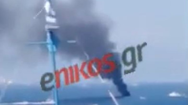 Οι πρώτες εικόνες από το ιστιοφόρο που τυλίχθηκε στις φλόγες στην Αίγινα – ΦΩΤΟ- ΒΙΝΤΕΟ αναγνώστη