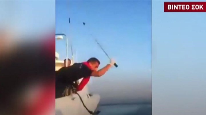 Βίντεο – σοκ: “Bούρδουλας” σε μετανάστες από την τουρκική Ακτοφυλακή