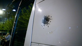 Ανθρωποκυνηγητό για τον οδηγό με την καραμπίνα στο Κάραβελ – ΒΙΝΤΕΟ