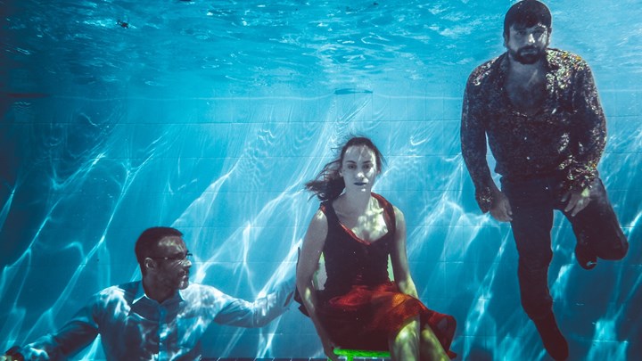 «Μόλλυ Σουήνυ» στο ΚΘΒΕ – Τα πρώτα εντυπωσιακά κλικ μόνο στο enikos.gr