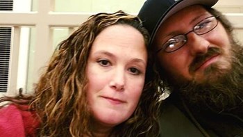 Ζευγάρι βρήκε από λάθος 120.000 δολάρια στον λογαριασμό του και τα ξόδεψε