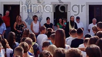 Το πρώτο κουδούνι χτύπησε και στο ελληνικό σχολείο “Όμηρος” της Χειμάρρας – ΦΩΤΟ
