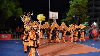 Μπασκετικό σόου με άρωμα Κίνας στην πλατεία Ν. Σμύρνης – Το Πάμε Στοίχημα στο ρυθμό του Παγκοσμίου Κυπέλλου Μπάσκετ