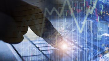 Όλες οι αλλαγές που φέρνει το Αναπτυξιακό νομοσχέδιο στα εργασιακά – Τα πρόστιμα για την αδήλωτη εργασία και το “μαύρο” μητρώο εργοδοτών