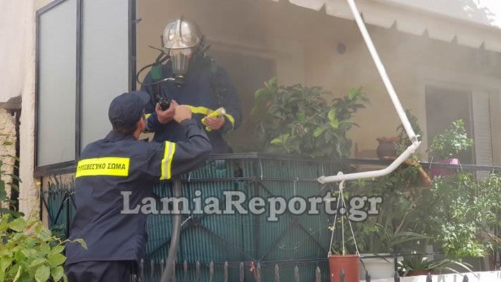 Αναστάτωση στο κέντρο της Λαμίας: Πυρκαγιά σε διαμέρισμα από διαρροή υγραερίου – ΒΙΝΤΕΟ