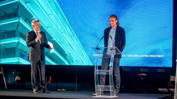 Μια διαφορετική συνέντευξη του Στέφανου Τσιτσιπά στον Νίκο Χατζηνικολάου