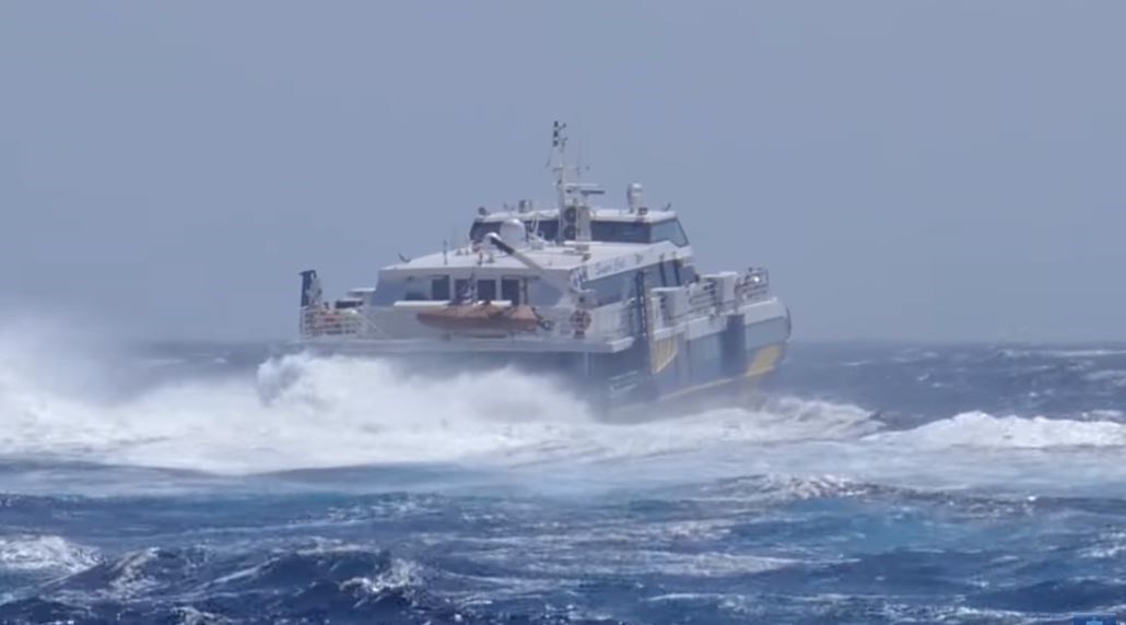 Το Supercat δαμάζει τα κύματα – ΒΙΝΤΕΟ