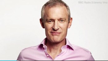 Ραδιοφωνική γκάφα για παραγωγό του BBC – ΒΙΝΤΕΟ