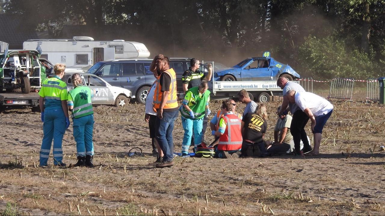 Αγωνιστικό αυτοκίνητο παρέσυρε θεατές λόγω… καβγά – ΦΩΤΟ