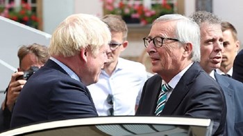 Αποδοκίμασαν τον Μπόρις Τζόνσον στο Λουξεμβούργο – ΒΙΝΤΕΟ