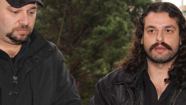 Φυλάκιση τεσσάρων μηνών σε Παναγιώταρο και Μπαρμπαρούση για τους πυροβολισμούς στην κηδεία του Ντερτιλή