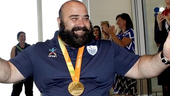 Διαψεύδει ο Μάμαλος ότι πουλάει τα μετάλλιά του για να υποβληθεί σε επέμβαση