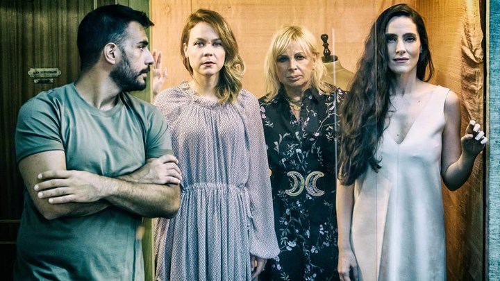 Το καμαρίνι της Αλίκης… άνοιξε ξανά για το «Μπλε δωμάτιο» του Αλέξη Σταμάτη