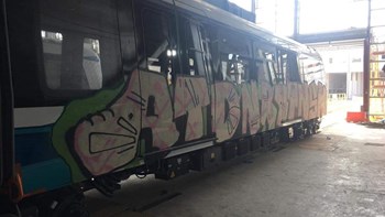 Βανδάλισαν ξανά τα βαγόνια του Μετρό Θεσσαλονίκης – ΦΩΤΟ