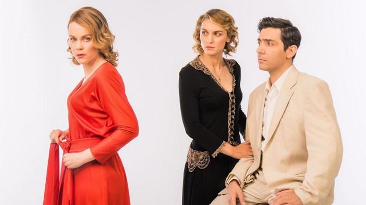 Η… Δασκάλα έρχεται και έχουμε αποκλειστική πόζα από αυτήν