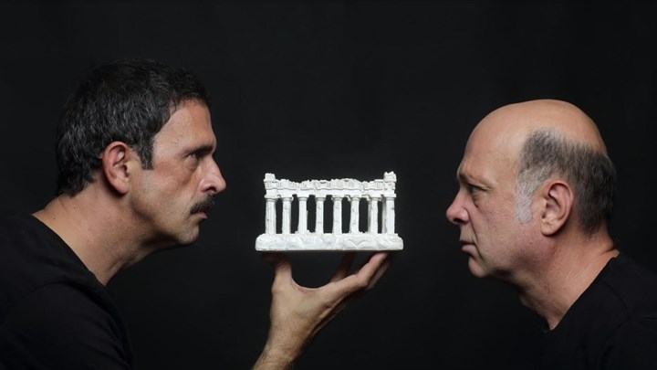 Κακούρης – Σαπουτζής στον «Κάτω Παρθενώνα» που ανεβαίνει στο «Άλμα» – Πρώτη φωτογραφία