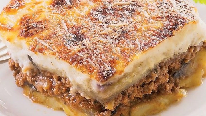 Έφτιαξαν μουσακά για ρεκόρ Γκίνες στην Αθήνα και θα τον δωρίσουν σε ανθρώπους που έχουν ανάγκη – ΒΙΝΤΕΟ