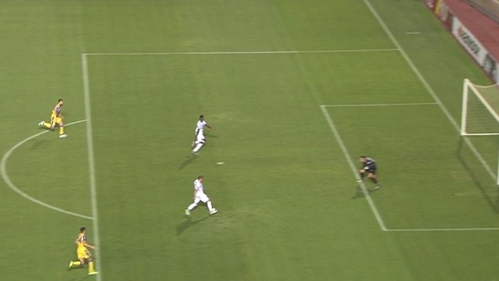 Τεράστια γκάφα του Μεντί της Ντουντελάνζ – Το γκολ που δεν… χάνεται – ΒΙΝΤΕΟ