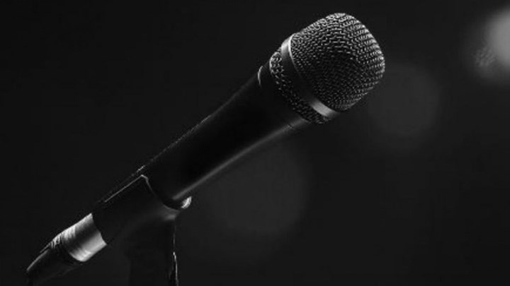 Σε θαύμα ελπίζει η οικογένεια γνωστού Έλληνα τραγουδιστή – Παραμένει σε κώμα από τον Ιούλιο