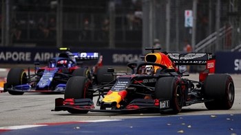 Formula 1: Με το… δεξί στη Σιγκαπούρη ο Φερστάπεν – ΦΩΤΟ