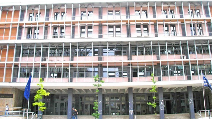 Τραγωδία στη Θεσσαλονίκη – Δικηγόρος άφησε την τελευταία του πνοή στην είσοδο του Δικαστικού Μεγάρου