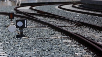 ΤΡΑΙΝΟΣΕ: Επίθεση με πέτρες σε τρένο στο ύψος του Ασπρόπυργου