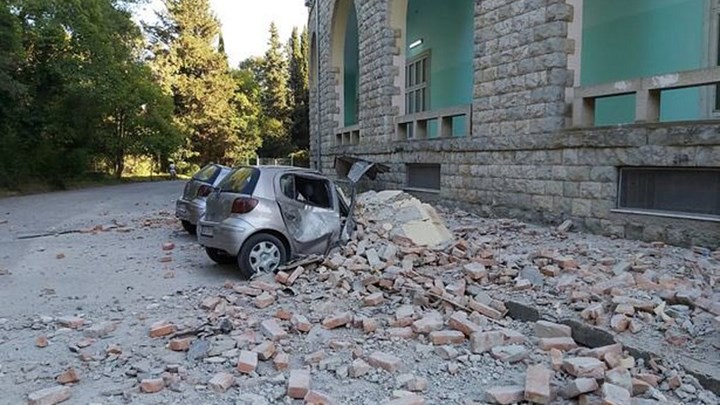 Τρόμος στην Αλβανία από το διπλό χτύπημα του Εγκέλαδου – 105 οι τραυματίες – Ζημιές σε κτίρια – Ισχυροί μετασεισμοί – ΦΩΤΟ – ΒΙΝΤΕΟ