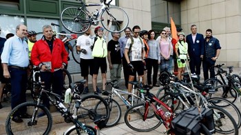 Ποδηλάτες συναντήθηκαν με τον Χατζηδάκη – ΦΩΤΟ