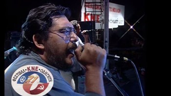 To Φεστιβάλ ΚΝΕ – «Οδηγητή» αποχαιρετά τον φίλο του, Λαυρέντη Μαχαιρίτσα – ΒΙΝΤΕΟ