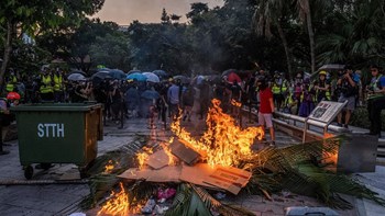 Χάος στο Χονγκ Κονγκ: Σφοδρές συγκρούσεις διαδηλωτών και αστυνομίας  – ΦΩΤΟ – ΒΙΝΤΕΟ