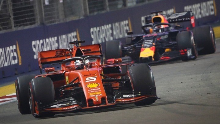 Θρίαμβος της Ferrari και στη Σιγκαπούρη – Πρώτη νίκη για τον Φέτελ έπειτα από 22 αγώνες