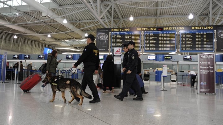 Die Welt: Χιλιάδες μετανάστες επιχείρησαν να φθάσουν αεροπορικά από την Ελλάδα στη Γερμανία