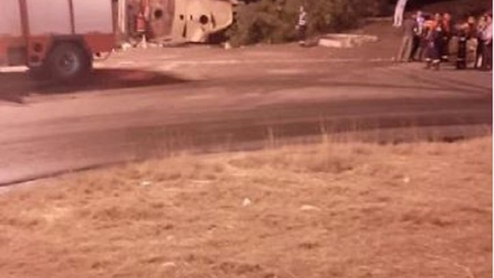 Τροχαίο ατύχημα στη Νέα Μάκρη- Ανετράπη πυροσβεστικό όχημα, δύο τραυματίες – ΦΩΤΟ