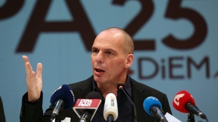 Βαρουφάκης στον Realfm 97,8: Στη σφαίρα της ελληνικής πολιτικής φαντασίας η εντύπωση της ανάπτυξης με πλεονάσματα 3,5%