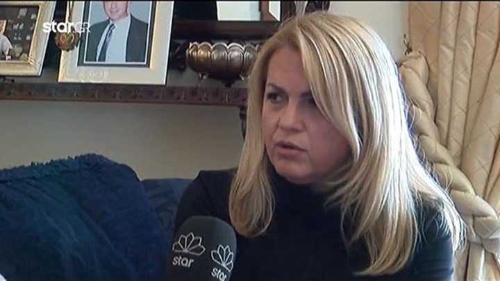 Ξεσπά η σύζυγος του φαρμακοποιού που δολοφονήθηκε στο Νέο Ψυχικό: Ο δολοφόνος να τιμωρηθεί με την έσχατη των ποινών – ΒΙΝΤΕΟ