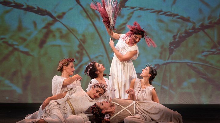 Η Σοφία Σπυράτου ανεβάζει τη «Θεογονία» και το enikos.gr έχει τις πρώτες φωτογραφίες