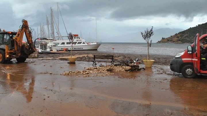 “Πνίγηκε” στη λάσπη η Αγία Ευφημία στην Κεφαλονιά – ΦΩΤΟ – ΒΙΝΤΕΟ