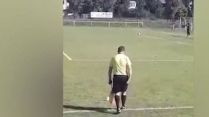 «Λιώμα» από το μεθύσι βοηθός διαιτητή την ώρα του αγώνα – ΒΙΝΤΕΟ