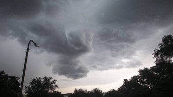 Βροχές και σποραδικές καταιγίδες σήμερα – Πότε θα βελτιωθεί ο καιρός