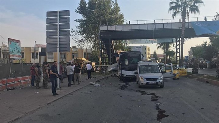 Οι πρώτες εικόνες από τη βομβιστική επίθεση σε λεωφορείο στην Τουρκία – ΦΩΤΟ
