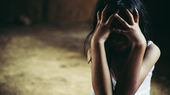 Μαρτυρία- σοκ 18χρονης που έπεσε θύμα του κυκλώματος μαστροπών: Μου έδιναν χάπια για να μην πονάω