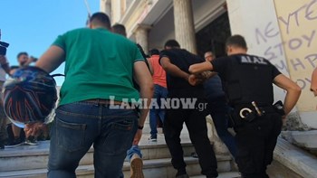 Στα δικαστήρια Λαμίας τα αδέρφια που σκότωσαν 41χρονο με κασμά  – ΦΩΤΟ – ΒΙΝΤΕΟ