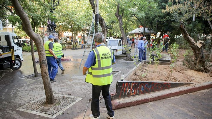 Επιχείρηση ανάπλασης της πλατείας Εξαρχείων από τον δήμο Αθηναίων – ΦΩΤΟ – ΒΙΝΤΕΟ