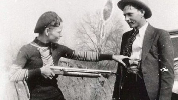 Στο “σφυρί” η  καραμπίνα των Μπόνι και Κλάιντ – ΦΩΤΟ