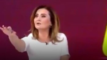 Τέρας ψυχραιμίας παρουσιάστρια της τουρκικής τηλεόρασης τη στιγμή του ισχυρού σεισμού – ΒΙΝΤΕΟ