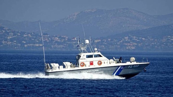 Τραγωδία στις Οινούσσες: Δύο νεκροί από ανατροπή λέμβου – Τέσσερις αγνοούμενοι