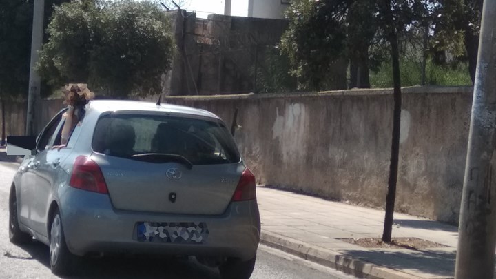 Εγκληματική αμέλεια οδηγού θέτει σε κίνδυνο τη ζωή παιδιού – ΦΩΤΟ αναγνώστη