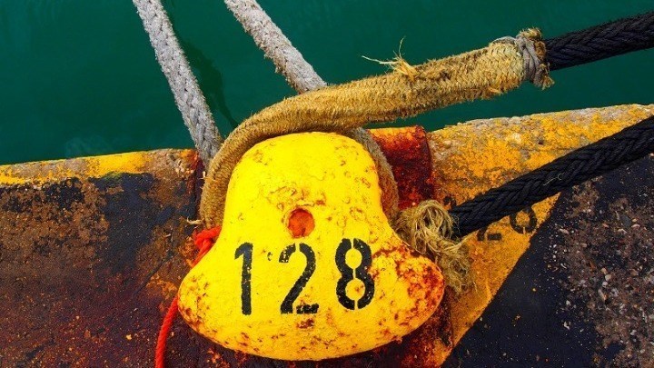 Πρόσκρουση πλοίου στο λιμάνι της Σητείας